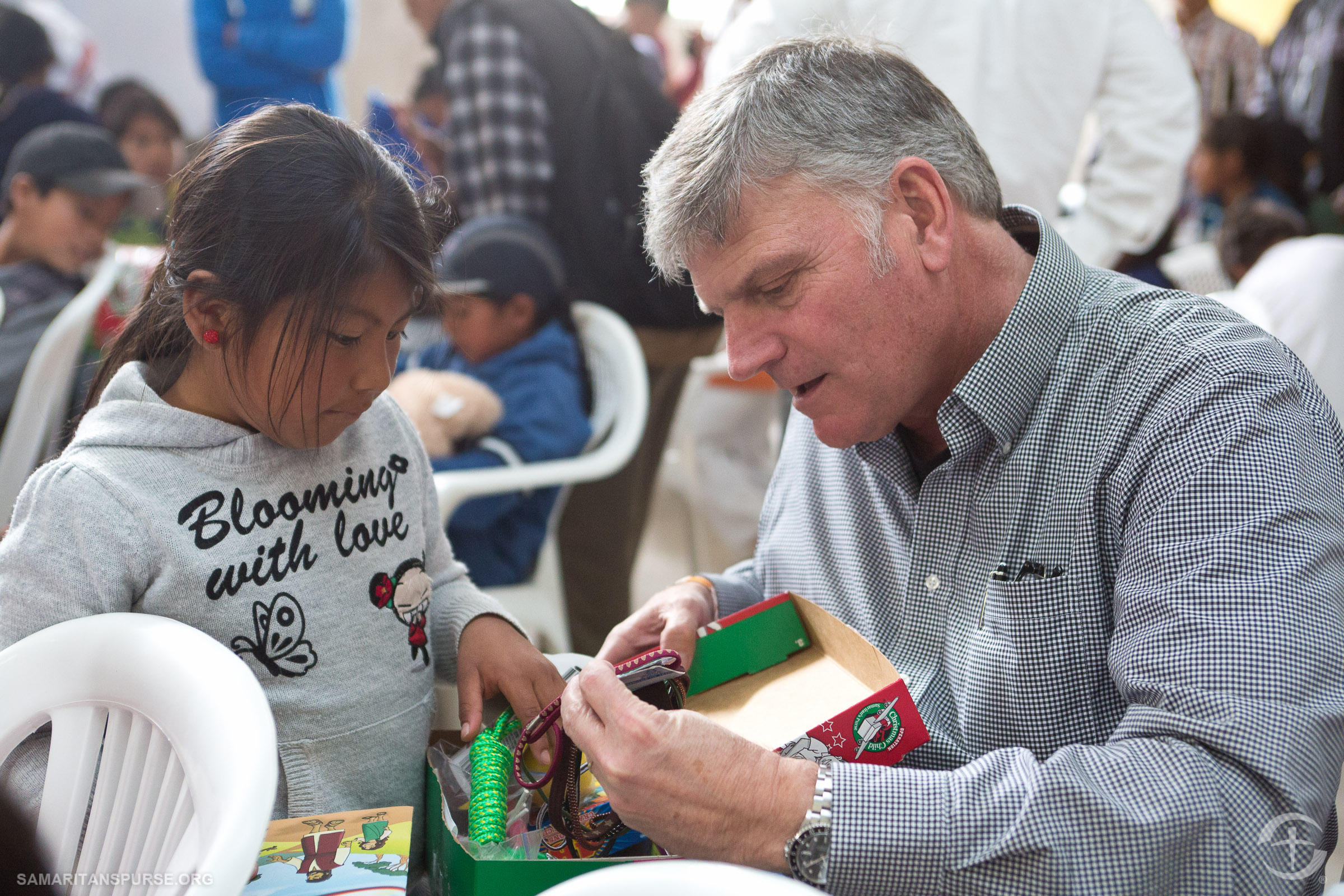 Ecuadorian Kids Get Gifts and the Gospel
