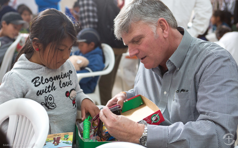 Ecuadorian Kids Get Gifts and the Gospel