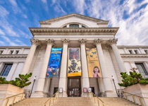 The Battle Over History and the Smithsonian